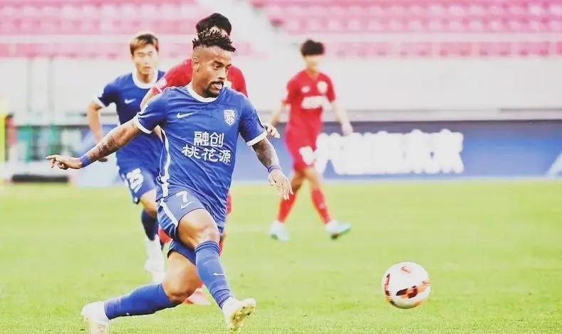 爱游戏地址-包含武汉三镇爆发神级表现，亚冠被彻底压制，爆冷的词条