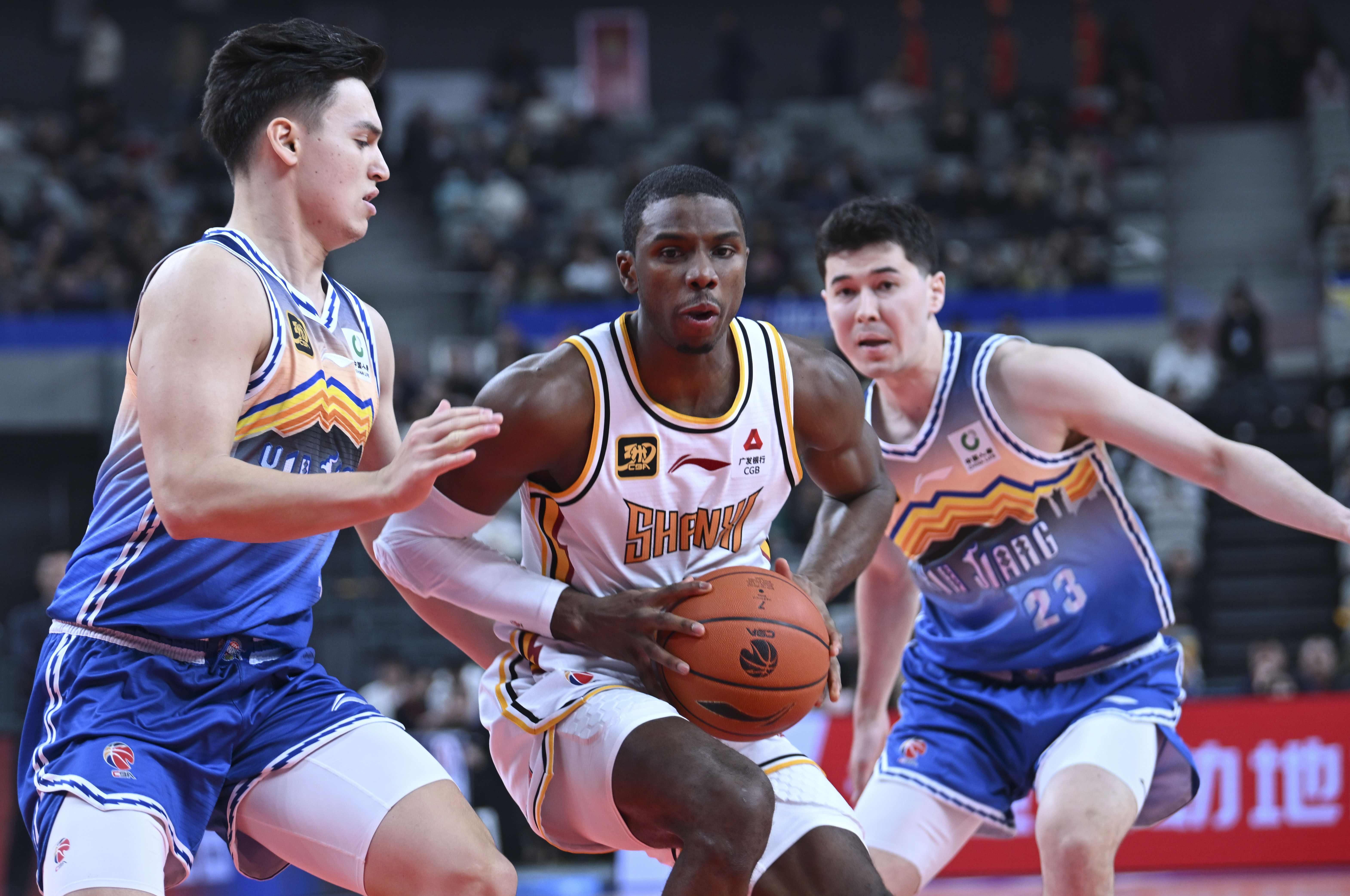 爱游戏课程-篮球赛场上的感人瞬间，情感有温度的简单介绍