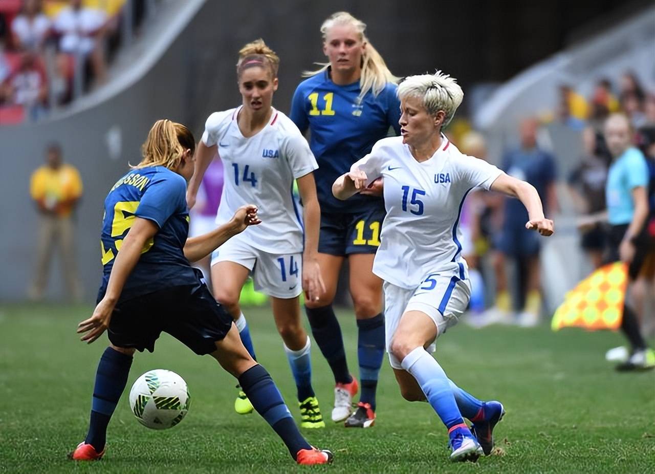 爱游戏网站入口-新西兰女足选手在比赛中斗志昂扬