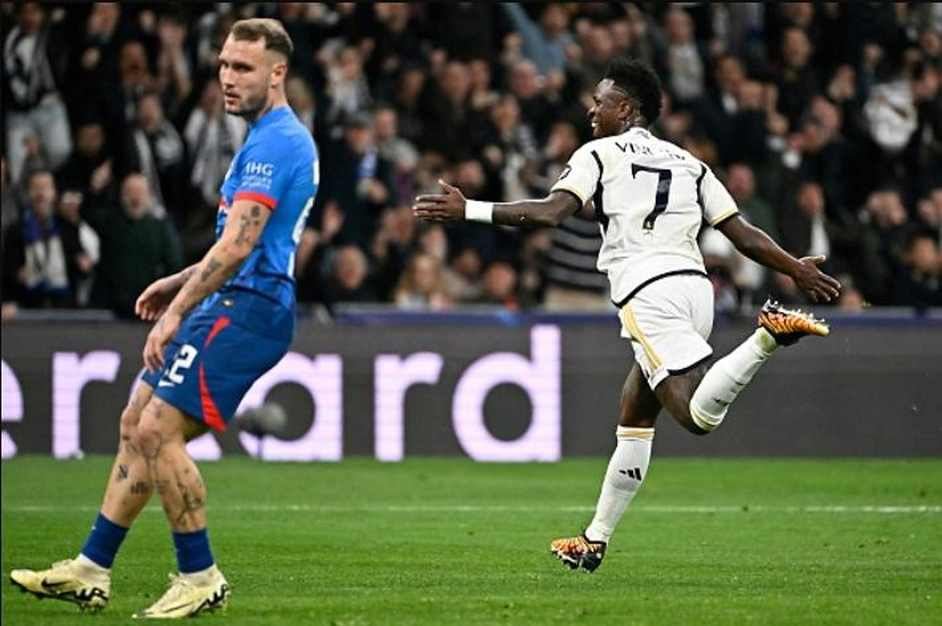 爱游戏中国官网-莱比锡红牛队在赛场上展现强大实力