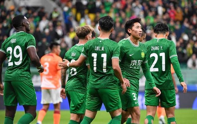 爱游戏官方登录入口-北京国安队员连续进球,获得国内球迷赞誉