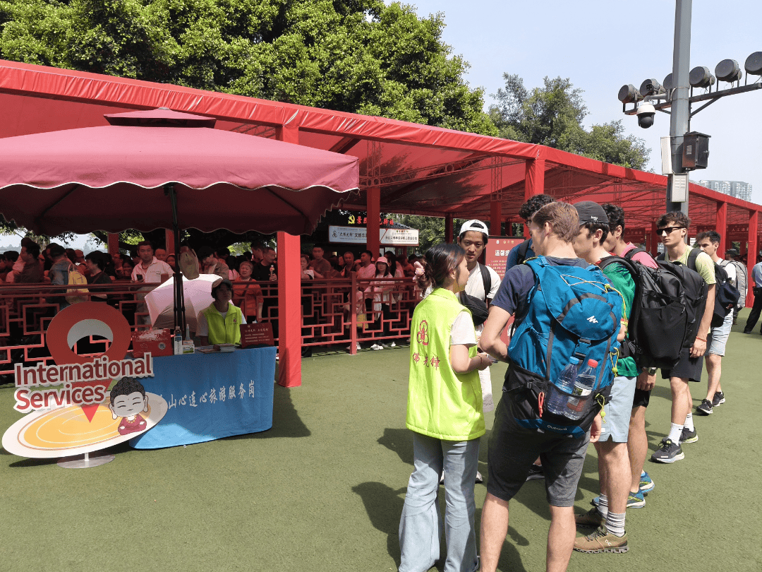 爱游戏登录入口-志愿者和观众热情支持参赛选手