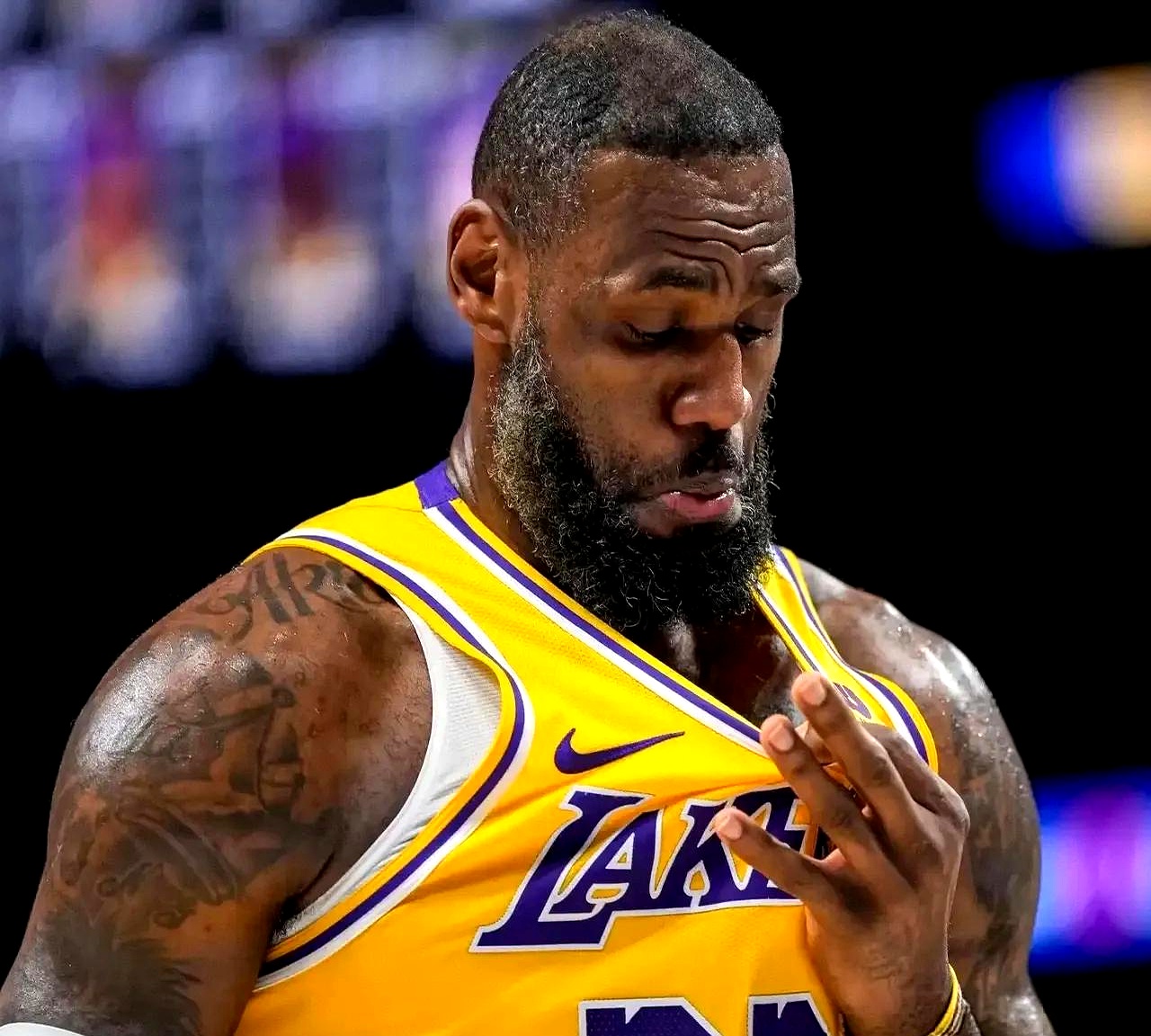 爱游戏竞技-湖人核心爆发,单骑奋斗取胜