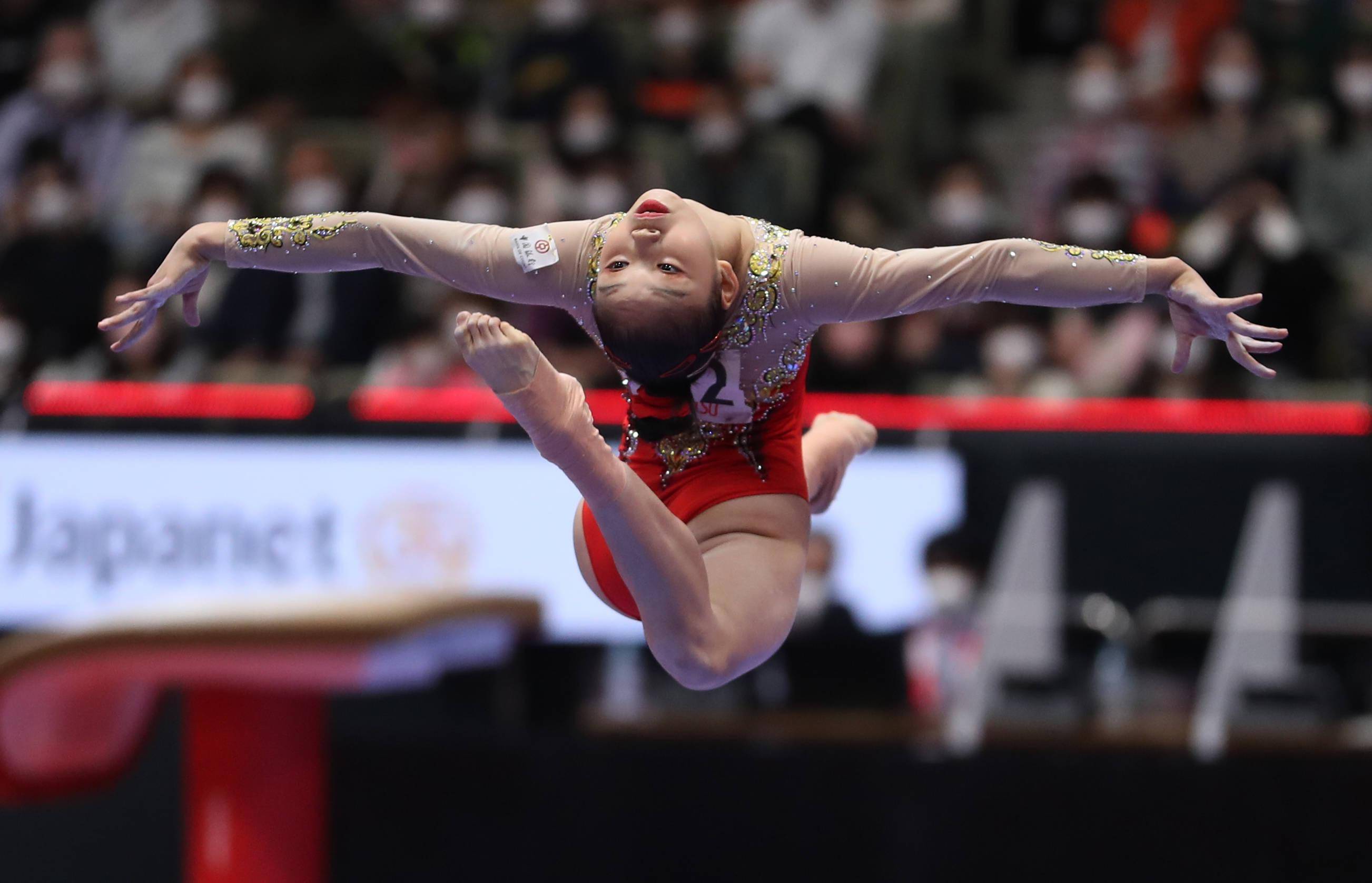 爱游戏培训-体操选手在平衡木上获得最高分