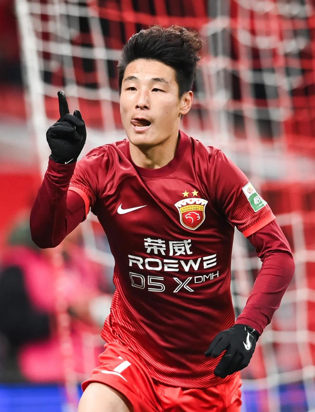 爱游戏网址-关于武磊梅开二度，上海上港大胜的信息